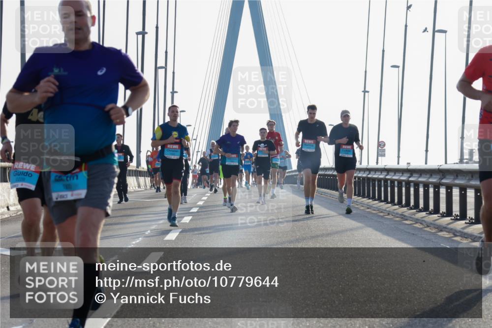 03.10.2026 - Köhlbrandbrückenlauf Yannick Fuchs http://msf.ph/oto/10779644 03.10.2026 09:24:54 Position 1 44, 2228, 3 meine-sportfotos.de