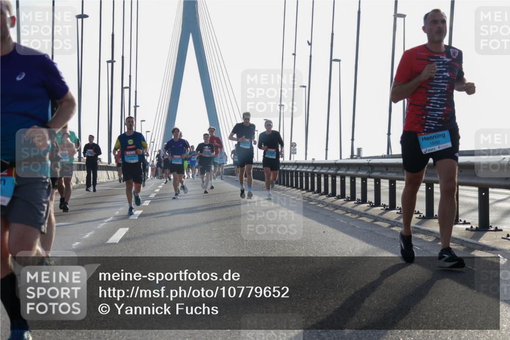 03.10.2026 - Köhlbrandbrückenlauf Yannick Fuchs http://msf.ph/oto/10779652 03.10.2026 09:24:55 Position 1 1890 meine-sportfotos.de