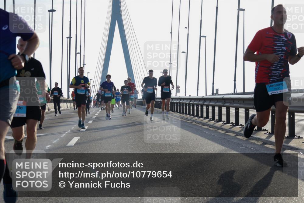 03.10.2026 - Köhlbrandbrückenlauf Yannick Fuchs http://msf.ph/oto/10779654 03.10.2026 09:24:55 Position 1 28, 1890 meine-sportfotos.de