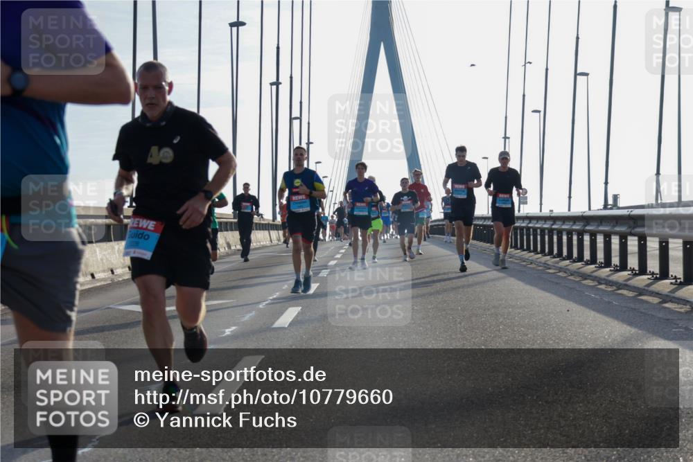 03.10.2026 - Köhlbrandbrückenlauf Yannick Fuchs http://msf.ph/oto/10779660 03.10.2026 09:24:55 Position 1 40 meine-sportfotos.de