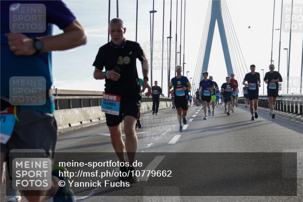 03.10.2026 - Köhlbrandbrückenlauf Yannick Fuchs http://msf.ph/oto/10779662 03.10.2026 09:24:55 Position 1 2228 meine-sportfotos.de