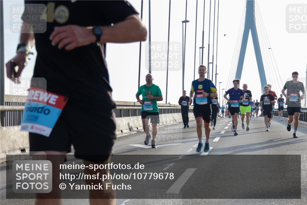 03.10.2026 - Köhlbrandbrückenlauf Yannick Fuchs http://msf.ph/oto/10779678 03.10.2026 09:24:56 Position 1 40, 1228, 1942 meine-sportfotos.de