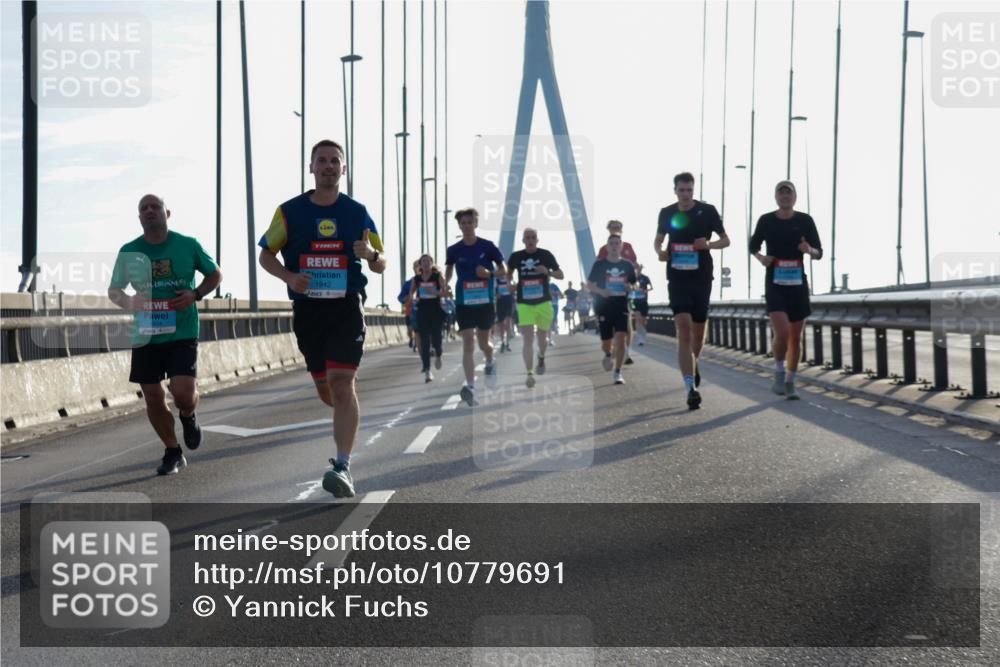 03.10.2026 - Köhlbrandbrückenlauf Yannick Fuchs http://msf.ph/oto/10779691 03.10.2026 09:24:57 Position 1 1942 meine-sportfotos.de
