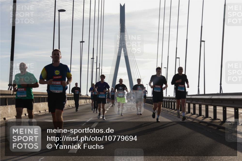 03.10.2026 - Köhlbrandbrückenlauf Yannick Fuchs http://msf.ph/oto/10779694 03.10.2026 09:24:58 Position 1 1604, 1942 meine-sportfotos.de