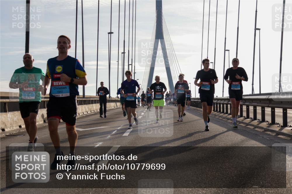 03.10.2026 - Köhlbrandbrückenlauf Yannick Fuchs http://msf.ph/oto/10779699 03.10.2026 09:24:58 Position 1 1604, 1942 meine-sportfotos.de
