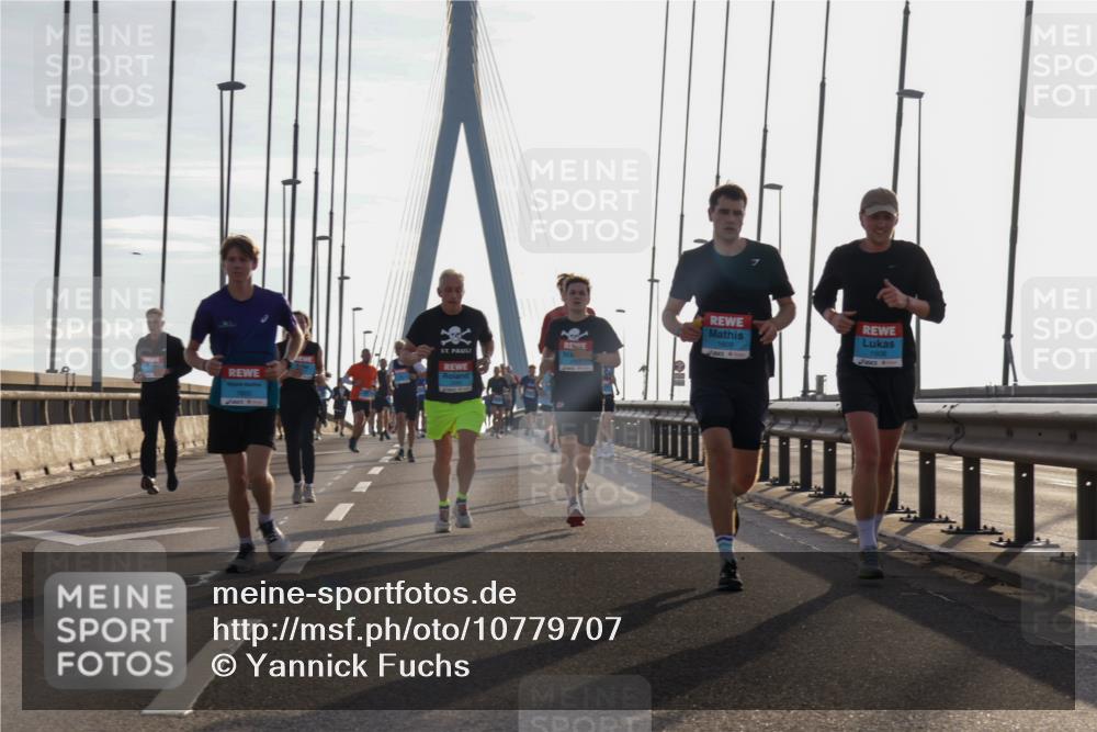 03.10.2026 - Köhlbrandbrückenlauf Yannick Fuchs http://msf.ph/oto/10779707 03.10.2026 09:24:59 Position 1 1608 meine-sportfotos.de