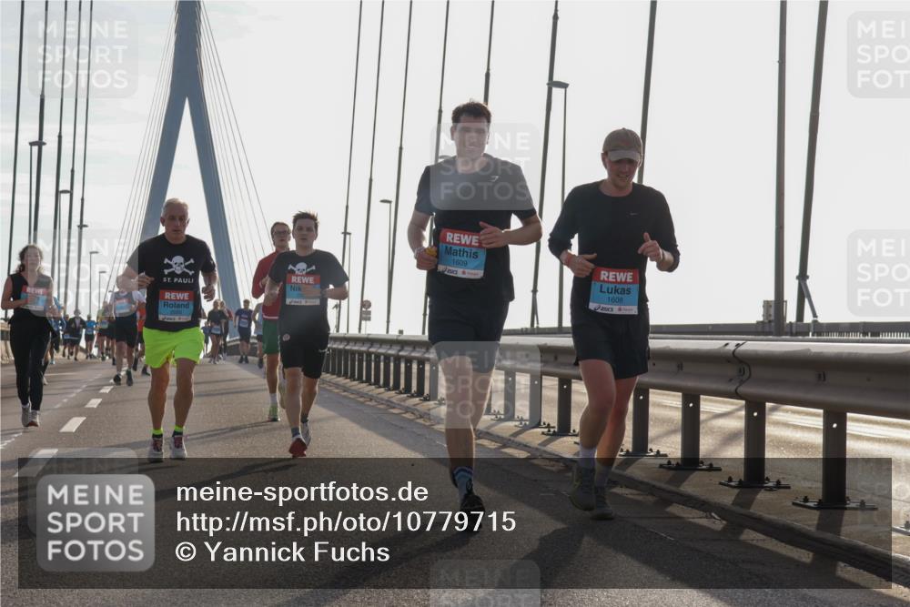 03.10.2026 - Köhlbrandbrückenlauf Yannick Fuchs http://msf.ph/oto/10779715 03.10.2026 09:25:00 Position 1 1609, 1608 meine-sportfotos.de