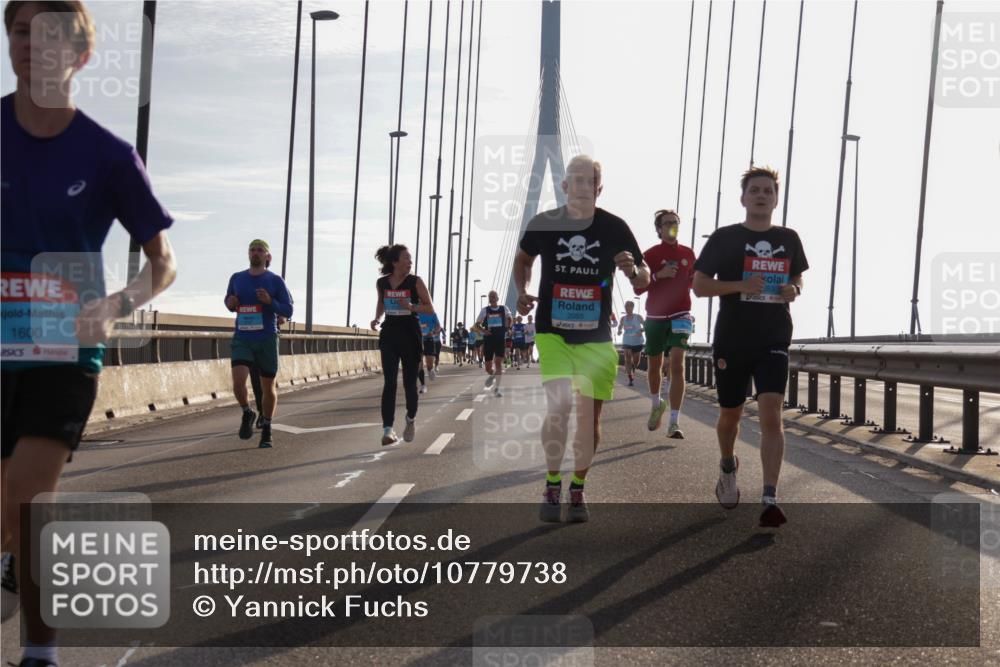 03.10.2026 - Köhlbrandbrückenlauf Yannick Fuchs http://msf.ph/oto/10779738 03.10.2026 09:25:02 Position 1 1600, 2055, 53 meine-sportfotos.de