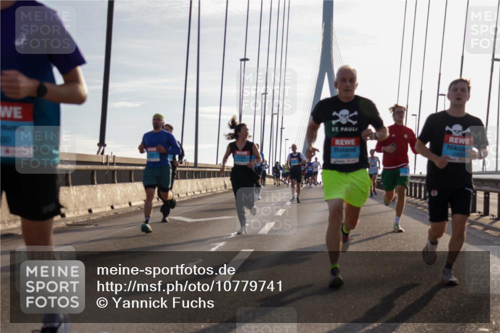 03.10.2026 - Köhlbrandbrückenlauf Yannick Fuchs http://msf.ph/oto/10779741 03.10.2026 09:25:02 Position 1 00 meine-sportfotos.de