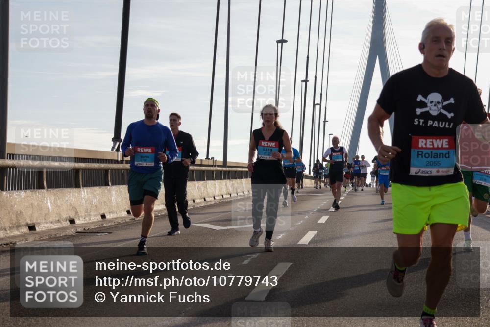 03.10.2026 - Köhlbrandbrückenlauf Yannick Fuchs http://msf.ph/oto/10779743 03.10.2026 09:25:02 Position 1 3787, 21272, 2055, 2316 meine-sportfotos.de