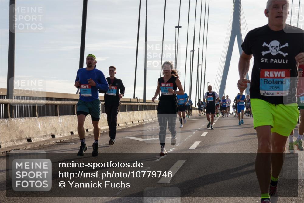03.10.2026 - Köhlbrandbrückenlauf Yannick Fuchs http://msf.ph/oto/10779746 03.10.2026 09:25:02 Position 1 3787, 2127, 2055 meine-sportfotos.de