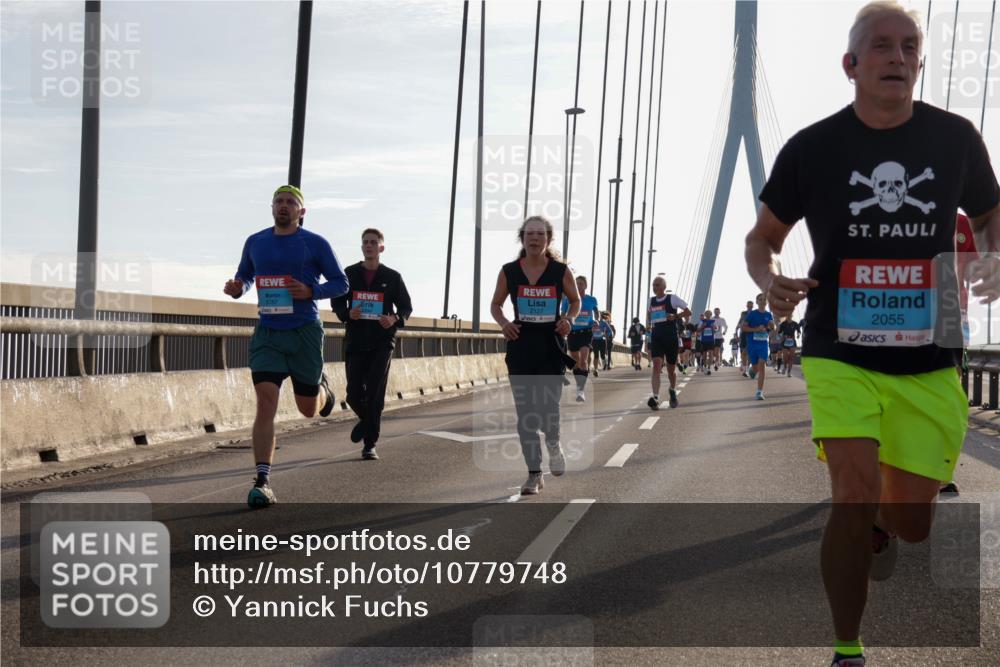 03.10.2026 - Köhlbrandbrückenlauf Yannick Fuchs http://msf.ph/oto/10779748 03.10.2026 09:25:03 Position 1 3787, 2127, 2055 meine-sportfotos.de