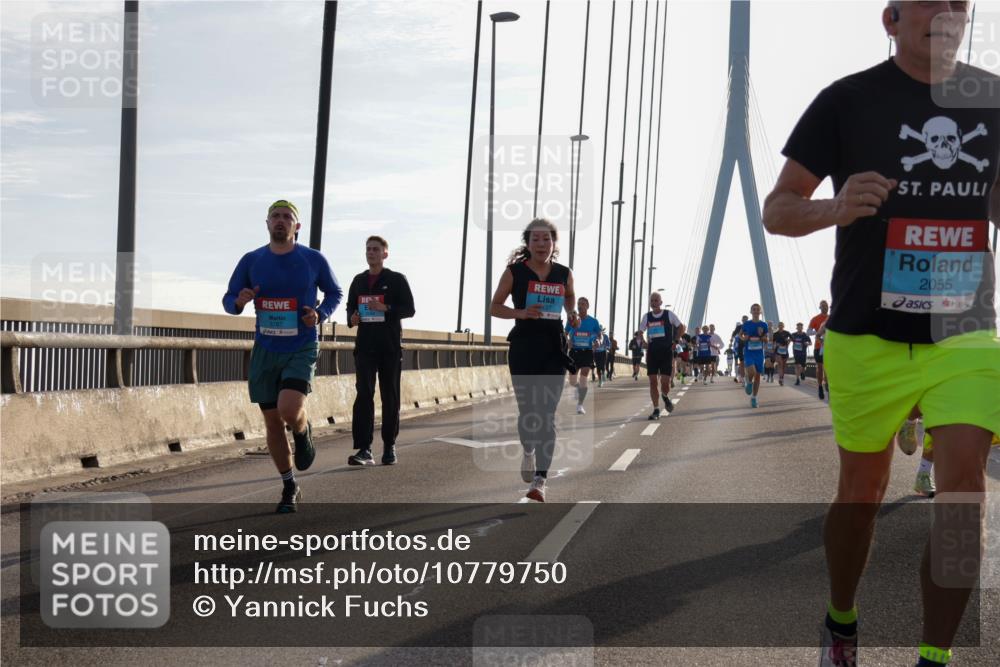 03.10.2026 - Köhlbrandbrückenlauf Yannick Fuchs http://msf.ph/oto/10779750 03.10.2026 09:25:03 Position 1 3787, 2055, 127 meine-sportfotos.de