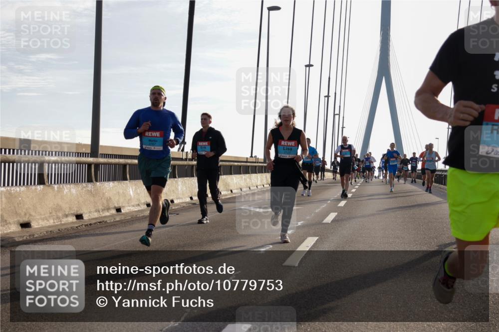 03.10.2026 - Köhlbrandbrückenlauf Yannick Fuchs http://msf.ph/oto/10779753 03.10.2026 09:25:03 Position 1 3787, 2127 meine-sportfotos.de