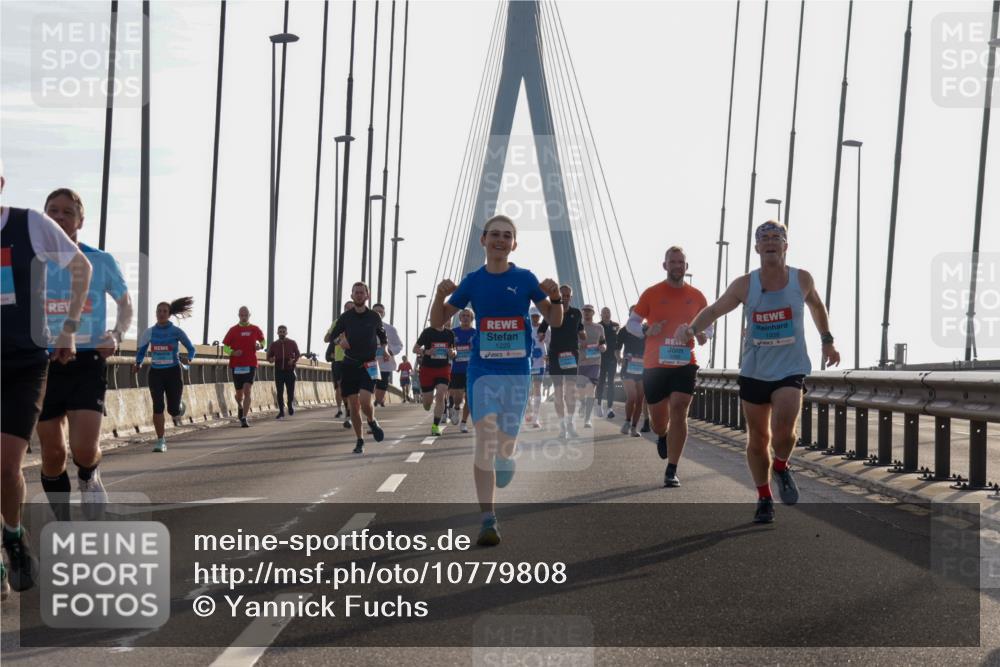 03.10.2026 - Köhlbrandbrückenlauf Yannick Fuchs http://msf.ph/oto/10779808 03.10.2026 09:25:07 Position 1 1229 meine-sportfotos.de