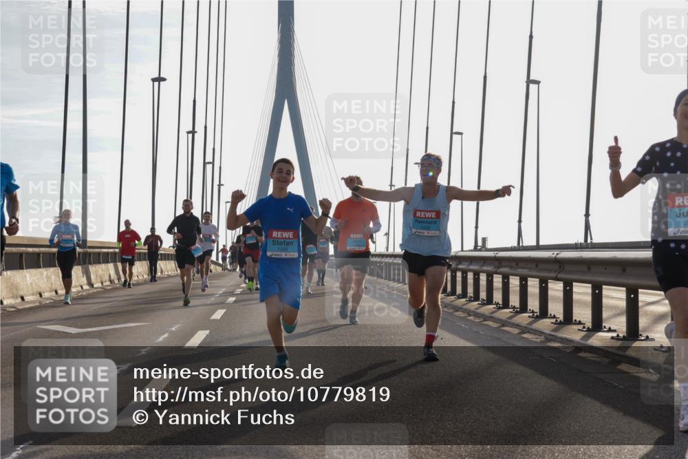 03.10.2026 - Köhlbrandbrückenlauf Yannick Fuchs http://msf.ph/oto/10779819 03.10.2026 09:25:08 Position 1 1229, 2, 1226 meine-sportfotos.de