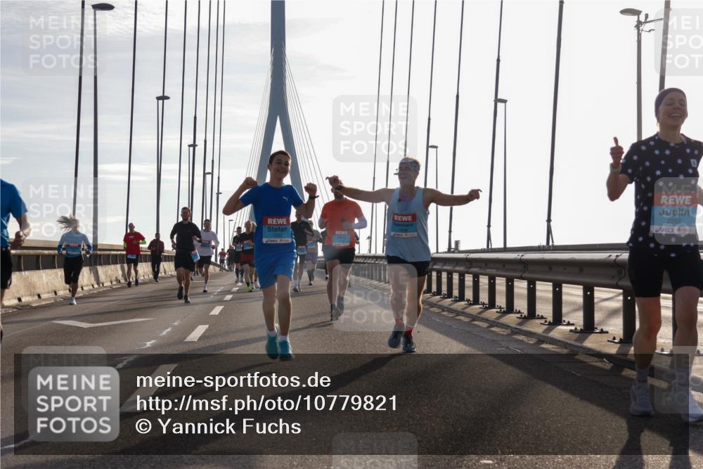 03.10.2026 - Köhlbrandbrückenlauf Yannick Fuchs http://msf.ph/oto/10779821 03.10.2026 09:25:08 Position 1 1229, 2262 meine-sportfotos.de