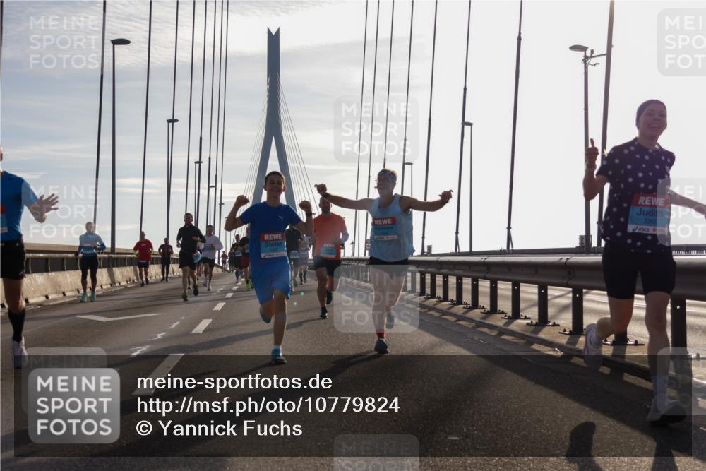 03.10.2026 - Köhlbrandbrückenlauf Yannick Fuchs http://msf.ph/oto/10779824 03.10.2026 09:25:08 Position 1 2262 meine-sportfotos.de