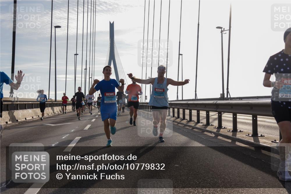 03.10.2026 - Köhlbrandbrückenlauf Yannick Fuchs http://msf.ph/oto/10779832 03.10.2026 09:25:08 Position 1 22 meine-sportfotos.de