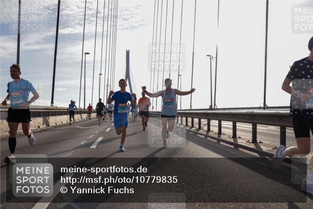03.10.2026 - Köhlbrandbrückenlauf Yannick Fuchs http://msf.ph/oto/10779835 03.10.2026 09:25:09 Position 1 2386 meine-sportfotos.de