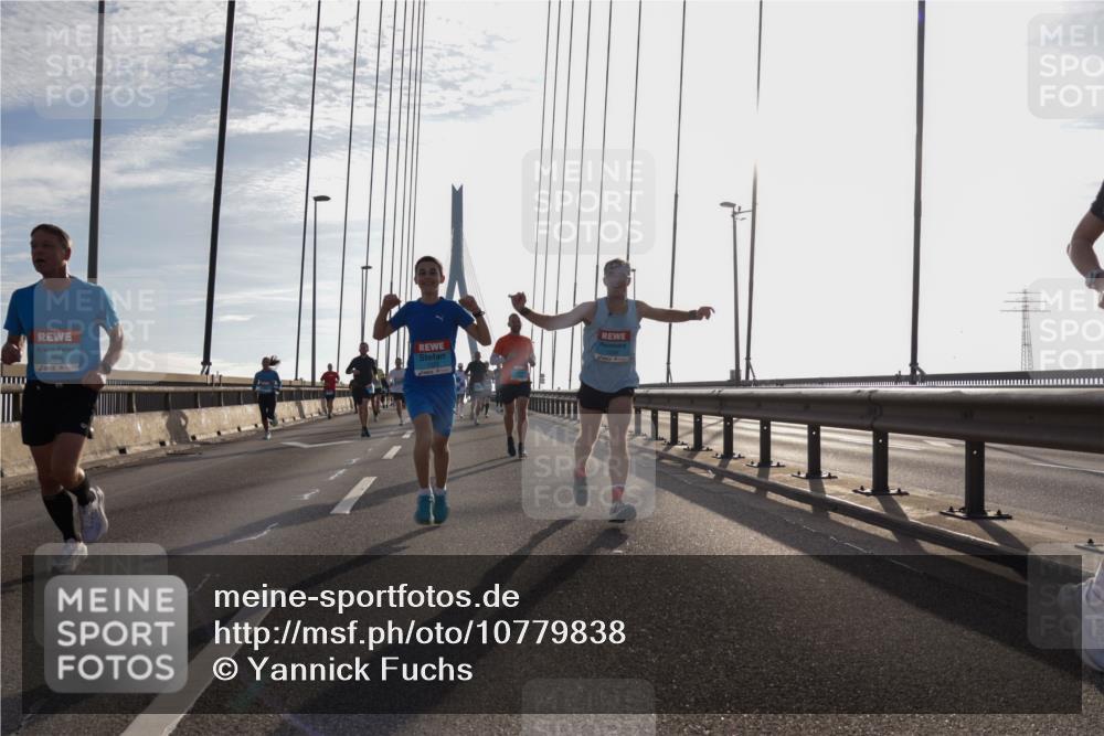 03.10.2026 - Köhlbrandbrückenlauf Yannick Fuchs http://msf.ph/oto/10779838 03.10.2026 09:25:09 Position 1 2386 meine-sportfotos.de