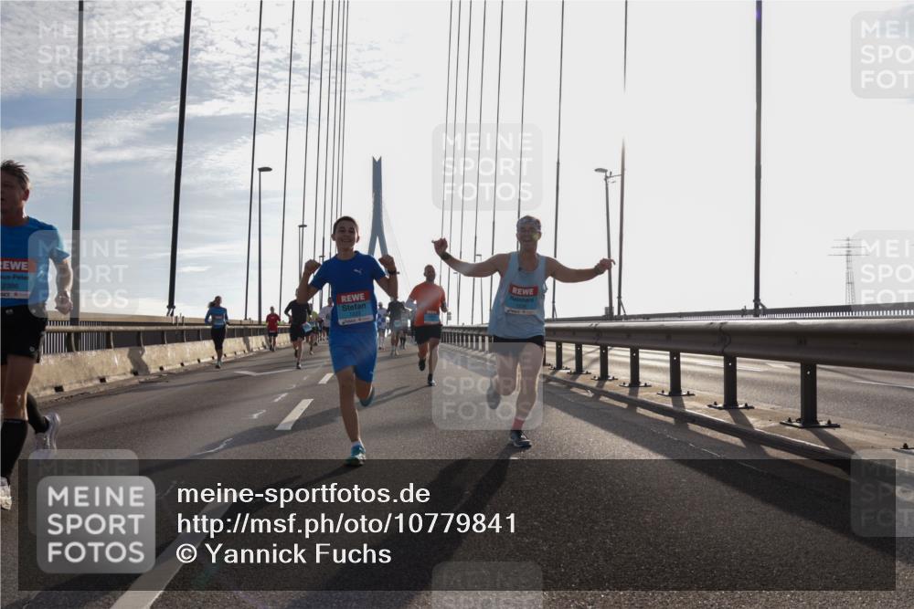 03.10.2026 - Köhlbrandbrückenlauf Yannick Fuchs http://msf.ph/oto/10779841 03.10.2026 09:25:09 Position 1 2386 meine-sportfotos.de