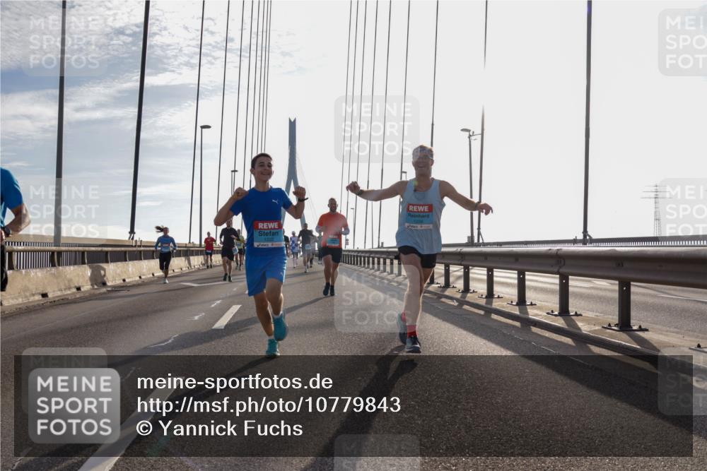 03.10.2026 - Köhlbrandbrückenlauf Yannick Fuchs http://msf.ph/oto/10779843 03.10.2026 09:25:09 Position 1 1229 meine-sportfotos.de