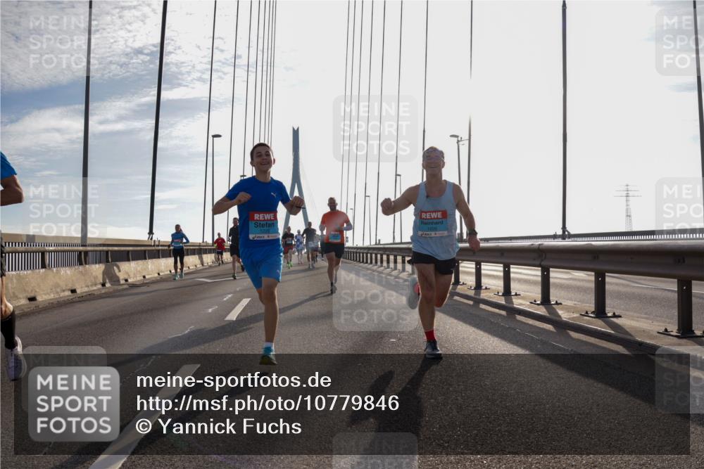 03.10.2026 - Köhlbrandbrückenlauf Yannick Fuchs http://msf.ph/oto/10779846 03.10.2026 09:25:09 Position 1 1229, 1226 meine-sportfotos.de