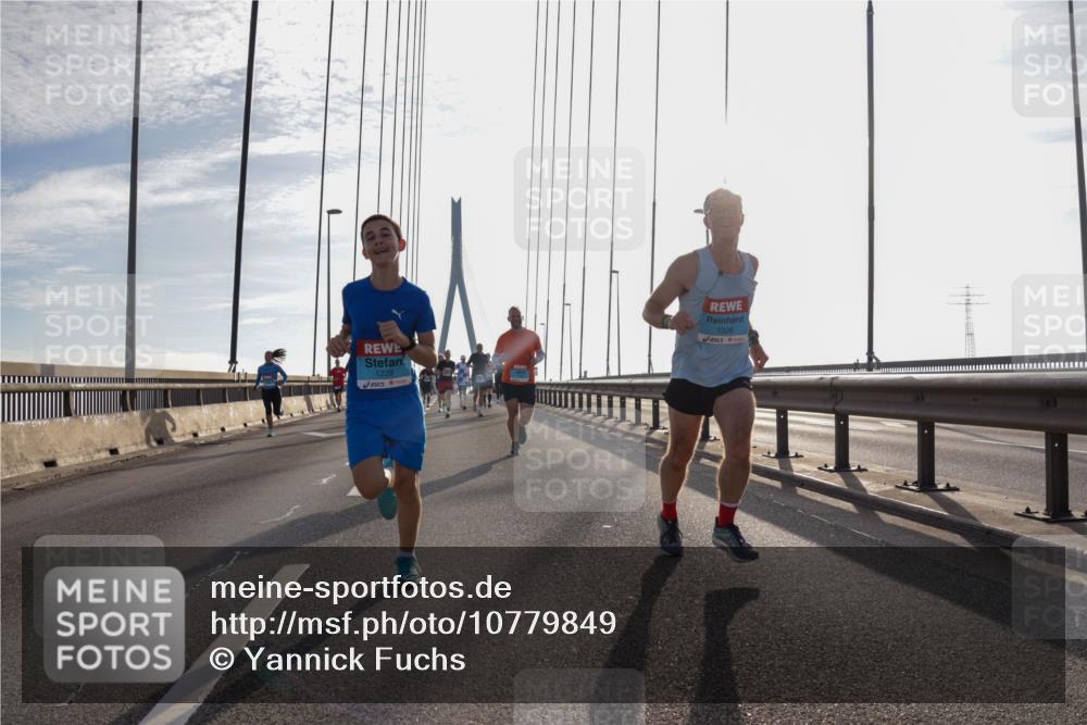 03.10.2026 - Köhlbrandbrückenlauf Yannick Fuchs http://msf.ph/oto/10779849 03.10.2026 09:25:10 Position 1 1229, 1226 meine-sportfotos.de