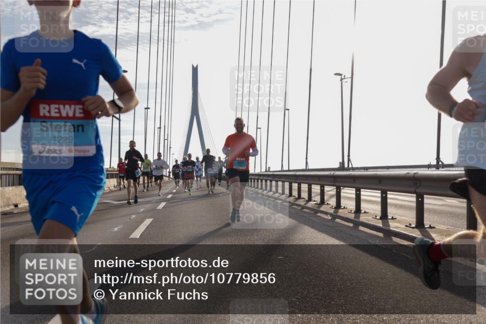 03.10.2026 - Köhlbrandbrückenlauf Yannick Fuchs http://msf.ph/oto/10779856 03.10.2026 09:25:10 Position 1 1229 meine-sportfotos.de