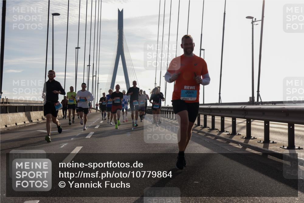 03.10.2026 - Köhlbrandbrückenlauf Yannick Fuchs http://msf.ph/oto/10779864 03.10.2026 09:25:11 Position 1 2395 meine-sportfotos.de