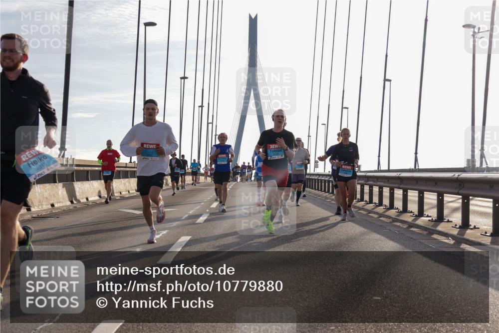03.10.2026 - Köhlbrandbrückenlauf Yannick Fuchs http://msf.ph/oto/10779880 03.10.2026 09:25:13 Position 1 2313 meine-sportfotos.de