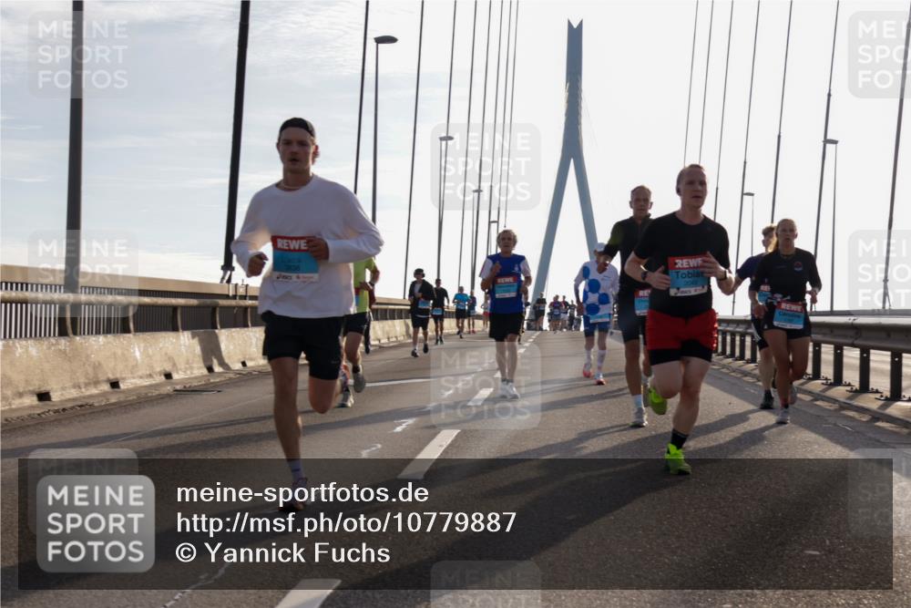 03.10.2026 - Köhlbrandbrückenlauf Yannick Fuchs http://msf.ph/oto/10779887 03.10.2026 09:25:13 Position 1  meine-sportfotos.de