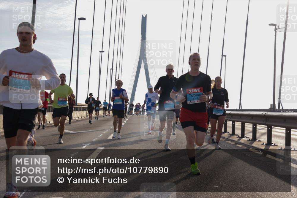 03.10.2026 - Köhlbrandbrückenlauf Yannick Fuchs http://msf.ph/oto/10779890 03.10.2026 09:25:14 Position 1 3838, 2049 meine-sportfotos.de