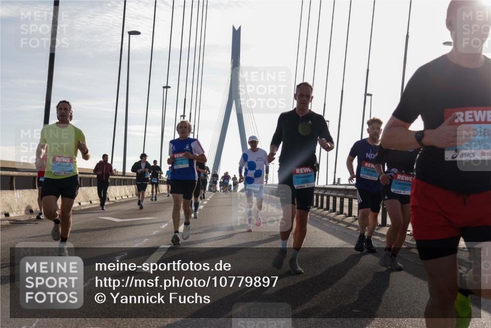 03.10.2026 - Köhlbrandbrückenlauf Yannick Fuchs http://msf.ph/oto/10779897 03.10.2026 09:25:14 Position 1 1321, 2288, 1787, 2049 meine-sportfotos.de
