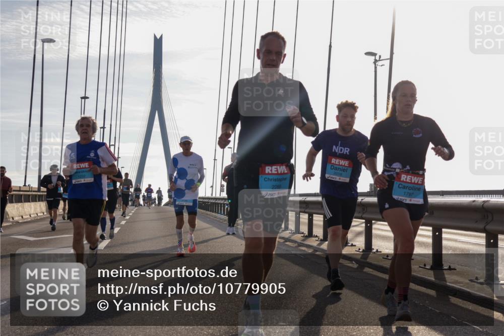 03.10.2026 - Köhlbrandbrückenlauf Yannick Fuchs http://msf.ph/oto/10779905 03.10.2026 09:25:15 Position 1 1222, 2288, 2018, 1787 meine-sportfotos.de
