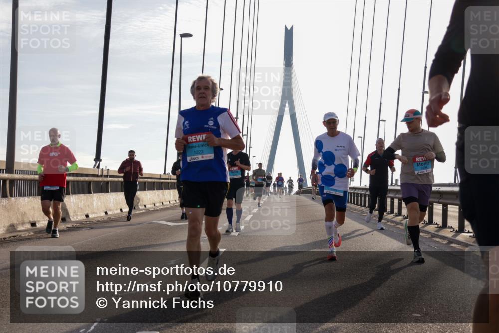 03.10.2026 - Köhlbrandbrückenlauf Yannick Fuchs http://msf.ph/oto/10779910 03.10.2026 09:25:16 Position 1 1222 meine-sportfotos.de
