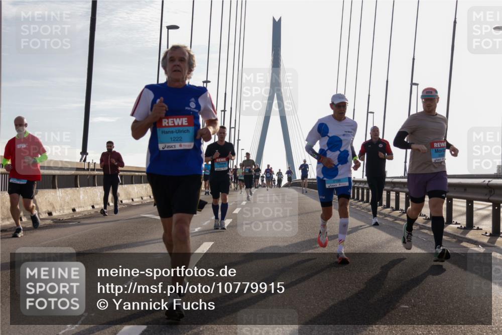 03.10.2026 - Köhlbrandbrückenlauf Yannick Fuchs http://msf.ph/oto/10779915 03.10.2026 09:25:16 Position 1 1222, 2199 meine-sportfotos.de