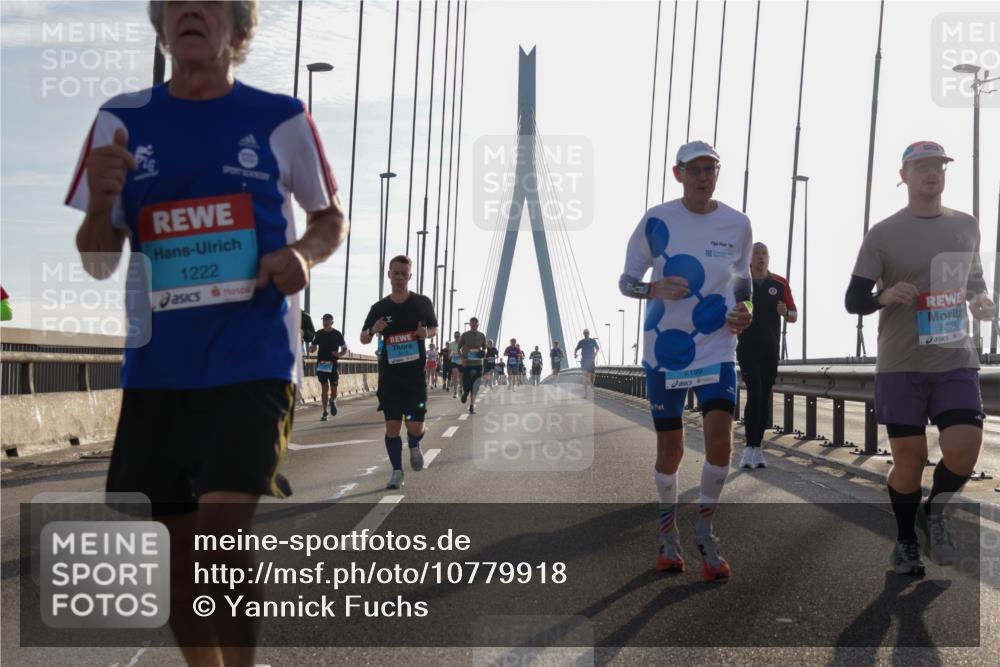 03.10.2026 - Köhlbrandbrückenlauf Yannick Fuchs http://msf.ph/oto/10779918 03.10.2026 09:25:17 Position 1 1222, 2199, 2204 meine-sportfotos.de