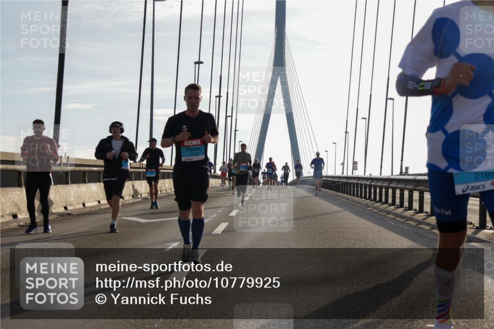 03.10.2026 - Köhlbrandbrückenlauf Yannick Fuchs http://msf.ph/oto/10779925 03.10.2026 09:25:17 Position 1 2213, 2199 meine-sportfotos.de