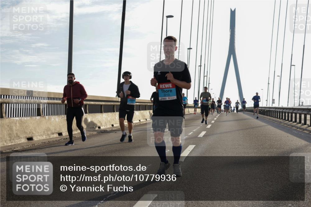03.10.2026 - Köhlbrandbrückenlauf Yannick Fuchs http://msf.ph/oto/10779936 03.10.2026 09:25:18 Position 1 2213 meine-sportfotos.de