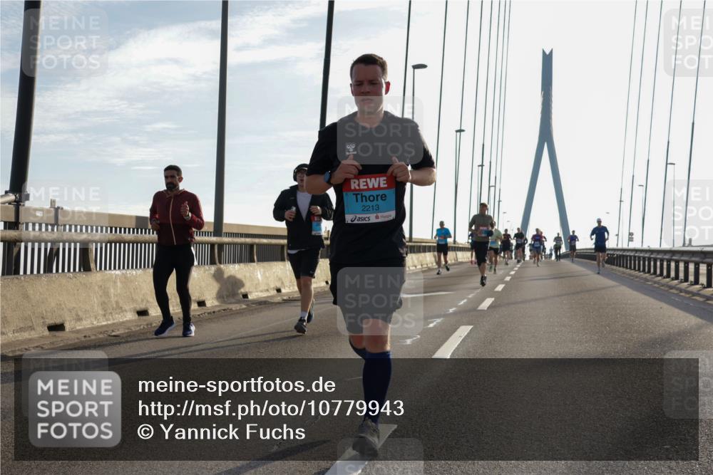 03.10.2026 - Köhlbrandbrückenlauf Yannick Fuchs http://msf.ph/oto/10779943 03.10.2026 09:25:19 Position 1 2213 meine-sportfotos.de