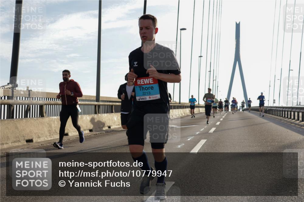 03.10.2026 - Köhlbrandbrückenlauf Yannick Fuchs http://msf.ph/oto/10779947 03.10.2026 09:25:19 Position 1 96, 2213 meine-sportfotos.de