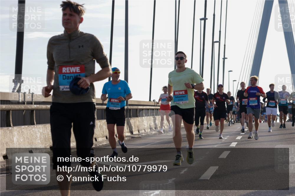 03.10.2026 - Köhlbrandbrückenlauf Yannick Fuchs http://msf.ph/oto/10779979 03.10.2026 09:25:22 Position 1 24, 5, 16, 2259 meine-sportfotos.de
