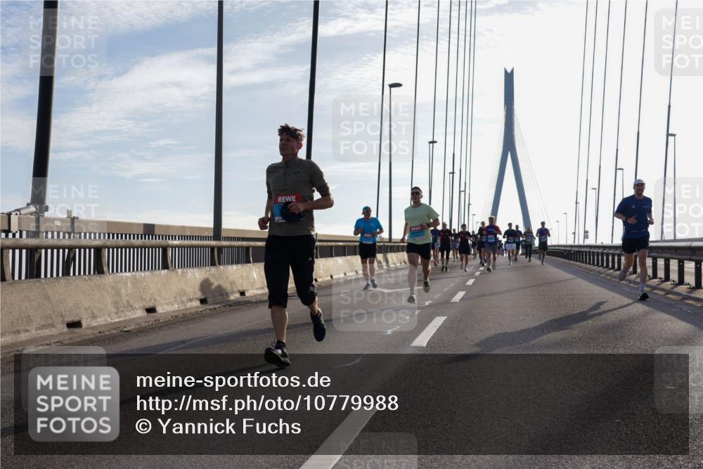 03.10.2026 - Köhlbrandbrückenlauf Yannick Fuchs http://msf.ph/oto/10779988 03.10.2026 09:25:23 Position 1  meine-sportfotos.de