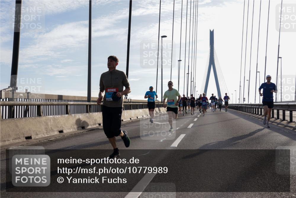 03.10.2026 - Köhlbrandbrückenlauf Yannick Fuchs http://msf.ph/oto/10779989 03.10.2026 09:25:23 Position 1  meine-sportfotos.de