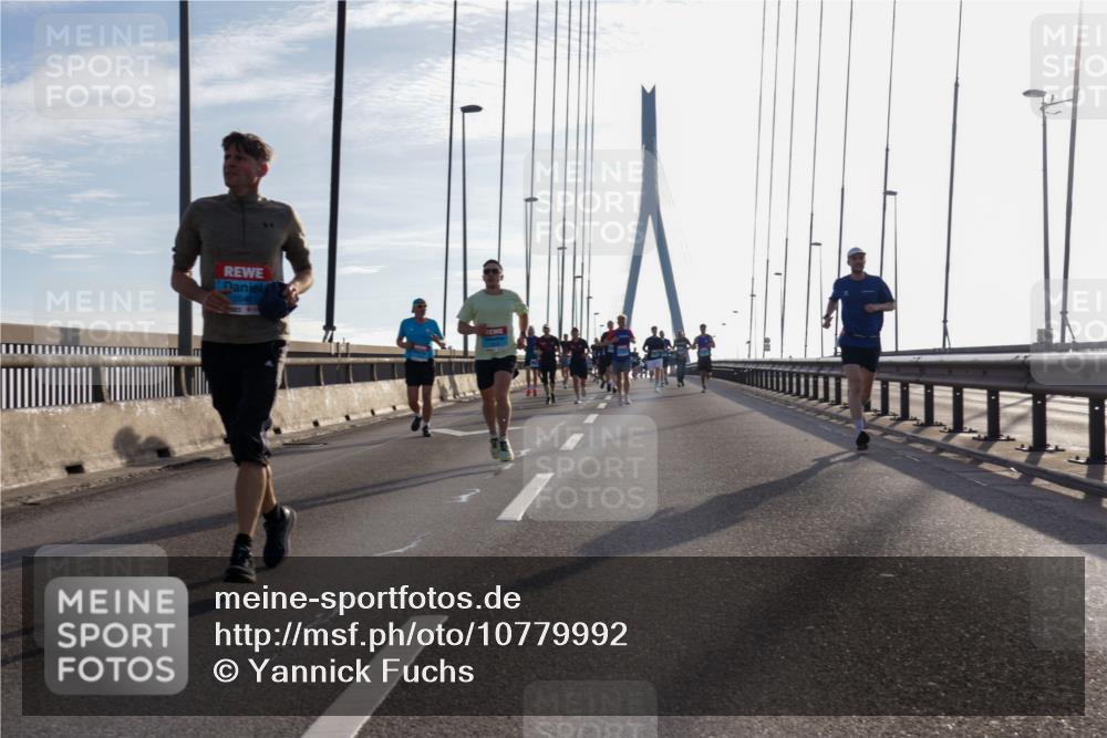 03.10.2026 - Köhlbrandbrückenlauf Yannick Fuchs http://msf.ph/oto/10779992 03.10.2026 09:25:24 Position 1  meine-sportfotos.de