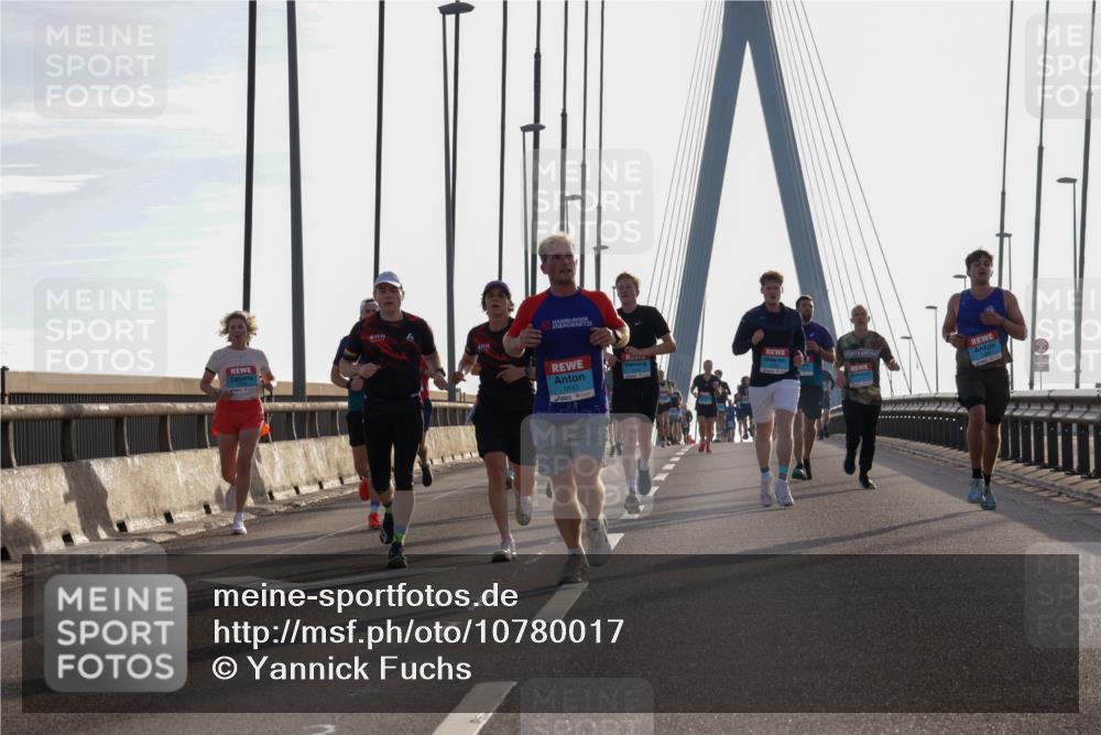 03.10.2026 - Köhlbrandbrückenlauf Yannick Fuchs http://msf.ph/oto/10780017 03.10.2026 09:25:26 Position 1 1833 meine-sportfotos.de