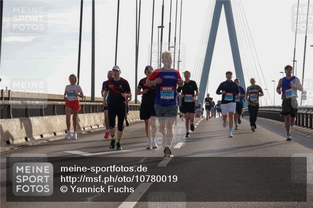 03.10.2026 - Köhlbrandbrückenlauf Yannick Fuchs http://msf.ph/oto/10780019 03.10.2026 09:25:27 Position 1 1833 meine-sportfotos.de