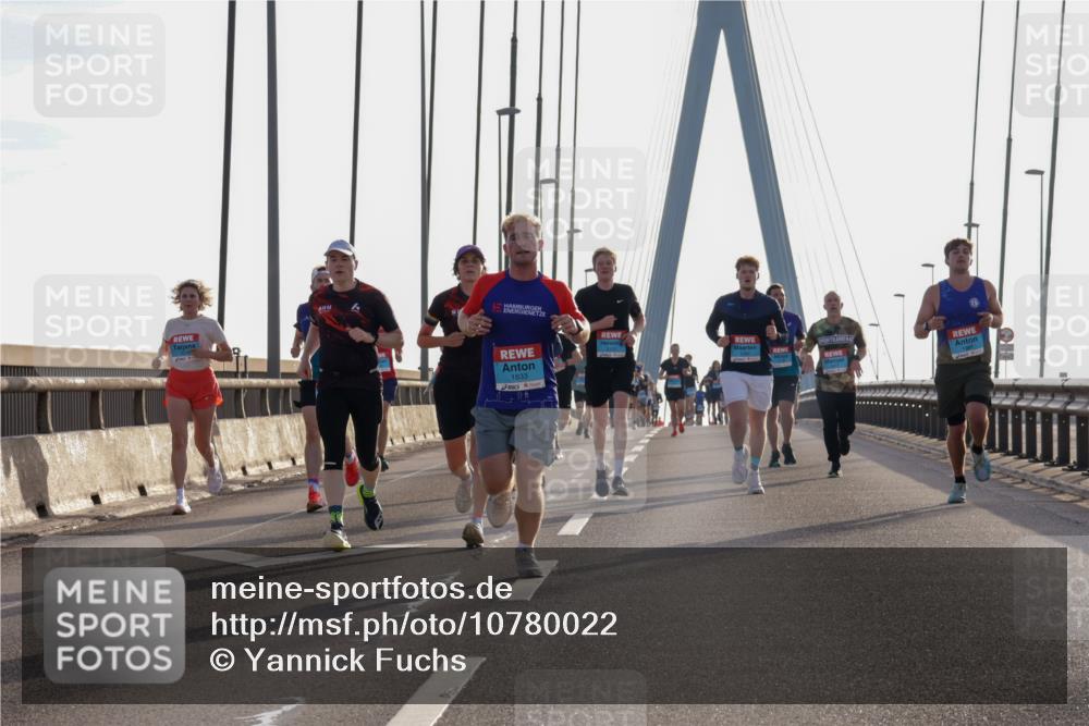 03.10.2026 - Köhlbrandbrückenlauf Yannick Fuchs http://msf.ph/oto/10780022 03.10.2026 09:25:27 Position 1 1833 meine-sportfotos.de